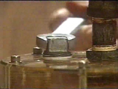 Stan Tightening the Fill Plug on his Tube Cell